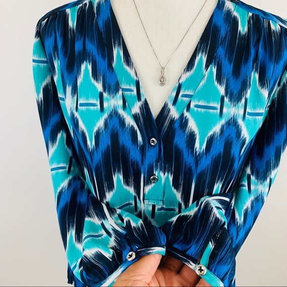 Banana Republic V-Neck Ikat Top w/Hi- Low Hem - Picture 5 of 8